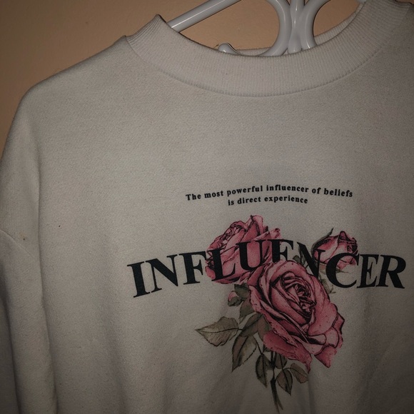 white sweatshirt INFLUENCER - Picture 2 of 4